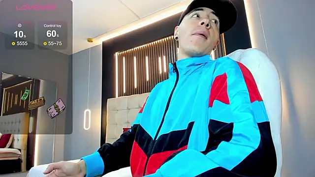 Snapshot of Lobo_17_ chatting on 02-25-26, 03:40 Lobo 17 online show from 02-25-26, 03:40