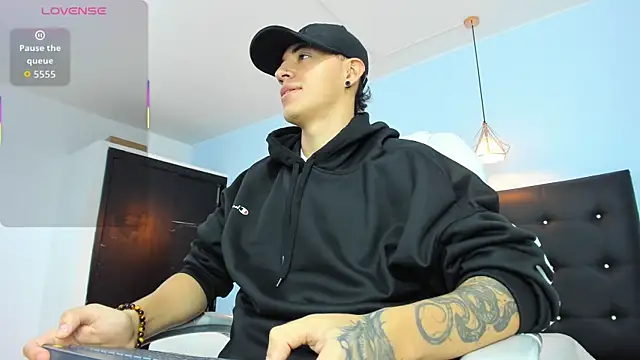 Lobo 17  online show from 10-23-25, 03:49