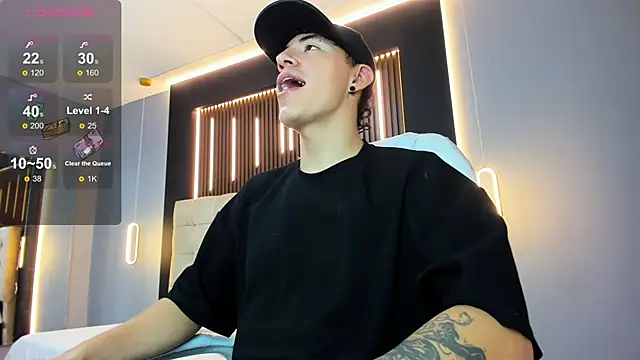 Lobo 17  online show from 04-12-26, 03:43