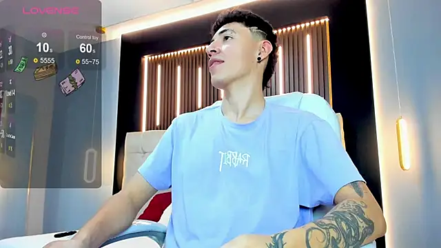 Snapshot of Lobo_17_ chatting on 02-27-26, 03:40 Lobo 17 online show from 02-27-26, 03:40