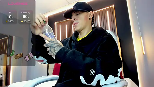 Snapshot of Lobo_17_ chatting on 02-15-26, 03:51 Lobo 17 online show from 02-15-26, 03:51