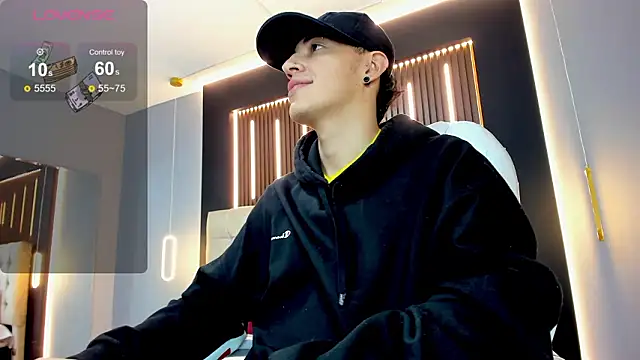 Snapshot of Lobo_17_ chatting on 02-15-26, 08:02 Lobo 17 online show from 02-15-26, 08:02