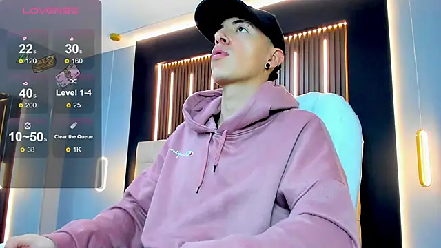 Snapshot of Lobo_17_ chatting on 02-28-26, 03:39 Lobo 17 online show from 02-28-26, 03:39