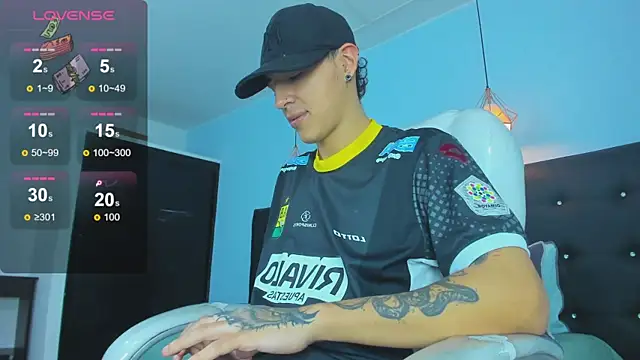 Snapshot of Lobo_17_ chatting on 01-18-26, 03:43 Lobo 17 online show from 01-18-26, 03:43