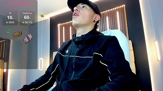 Snapshot of Lobo_17_ chatting on 02-20-26, 06:26 Lobo 17 online show from 02-20-26, 06:26