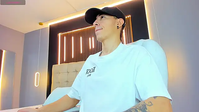 Lobo 17  online show from 03-24-26, 03:39