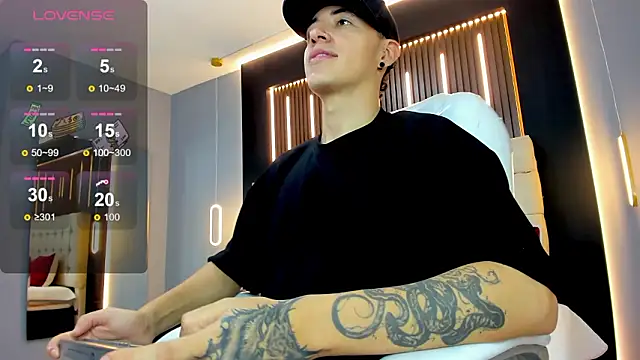 Snapshot of Lobo_17_ chatting on 02-13-26, 03:39 Lobo 17 online show from 02-13-26, 03:39