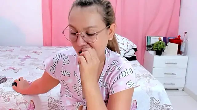 Snapshot of Annaraquel_ chatting on 02-02-26, 09:47 Annaraquel online show from 02-02-26, 09:47