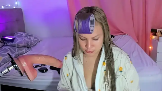 Snapshot of Annaraquel_ chatting on 12-05-25, 12:32 Annaraquel online show from 12-05-25, 12:32