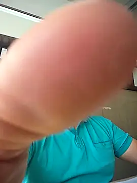 Snapshot of KarlosCarutox chatting on 09-24-25, 07:15 KarlosCarutox online show from 09-24-25, 07:15