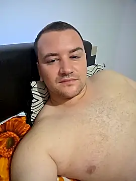 Snapshot of KarlosCarutox chatting on 10-07-25, 07:48 KarlosCarutox online show from 10-07-25, 07:48