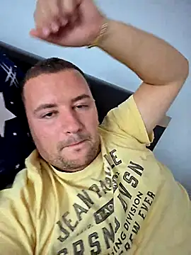 Snapshot of KarlosCarutox chatting on 09-20-25, 10:42 KarlosCarutox online show from 09-20-25, 10:42