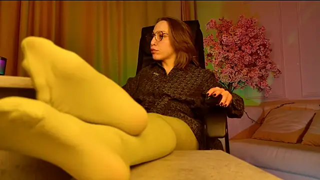 Snapshot of AphexQueen chatting on 10-15-25, 10:12 AphexQueen online show from 10-15-25, 10:12