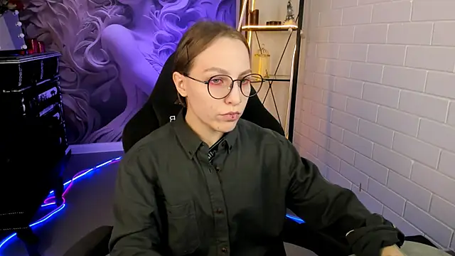 Snapshot of AphexQueen chatting on 02-27-25, 03:15 AphexQueen online show from 02-27-25, 03:15