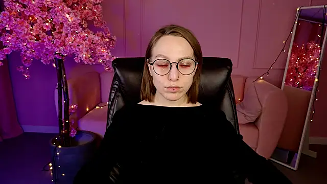 Snapshot of AphexQueen chatting on 03-07-25, 07:27 AphexQueen online show from 03-07-25, 07:27