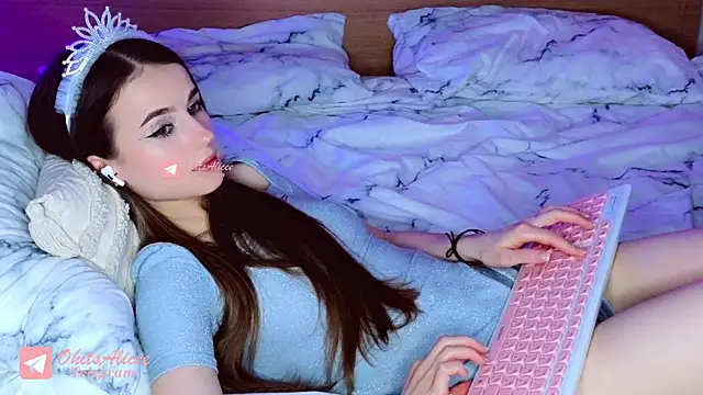 Snapshot of _OhitsMe chatting on 12-04-24, 11:57 OhitsMe online show from 12-04-24, 11:57