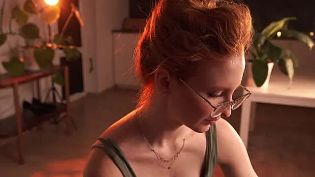 EsmaCrumbley online show from 03-04-26, 04:20