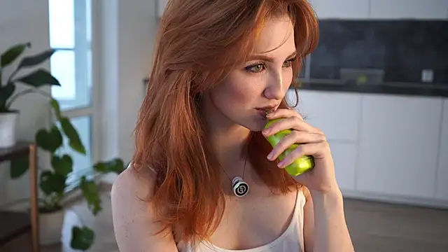 EsmaCrumbley online show from 11-09-25, 04:16