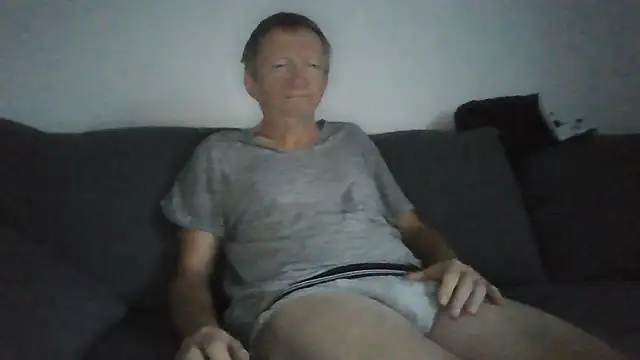 Snapshot of naturiste974 chatting on 07-08-26, 04:02 naturiste974 online show from 07-08-26, 04:02
