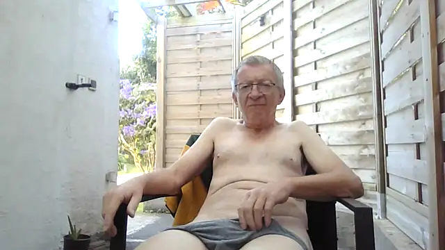 Snapshot of naturiste974 chatting on 02-01-26, 03:16 naturiste974 online show from 02-01-26, 03:16