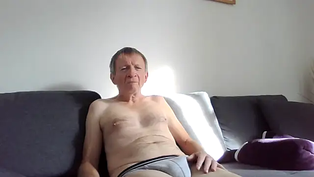 Snapshot of naturiste974 chatting on 10-01-25, 03:05 naturiste974 online show from 10-01-25, 03:05