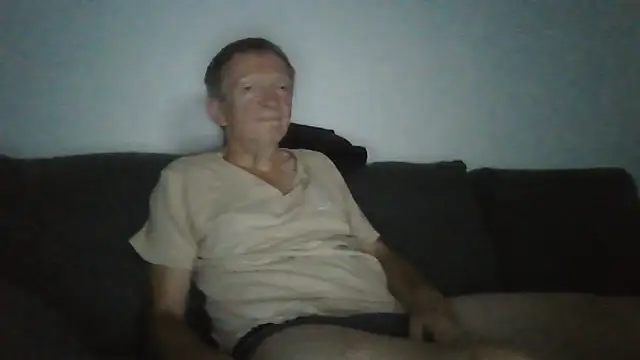 Snapshot of naturiste974 chatting on 06-18-26, 08:25 naturiste974 online show from 06-18-26, 08:25