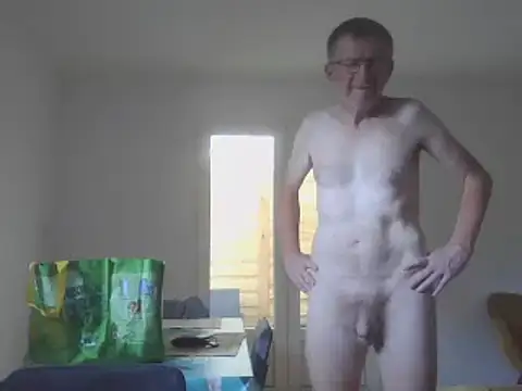 Snapshot of naturiste974 chatting on 02-04-25, 08:46 naturiste974 online show from 02-04-25, 08:46