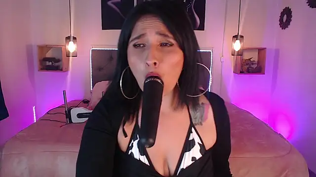 emily leinner online show from 10-30-25, 02:58