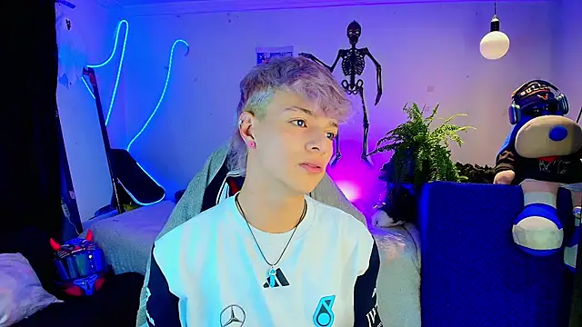 twink sebas  online show from 11-04-25, 03:32