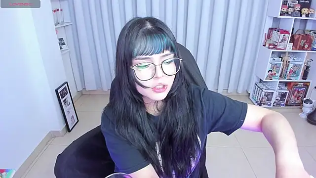 Snapshot of misshoneyxxx chatting on 06-16-26, 04:12 misshoneyxxx online show from 06-16-26, 04:12