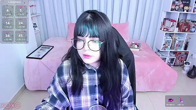 Snapshot of misshoneyxxx chatting on 06-05-26, 04:06 misshoneyxxx online show from 06-05-26, 04:06