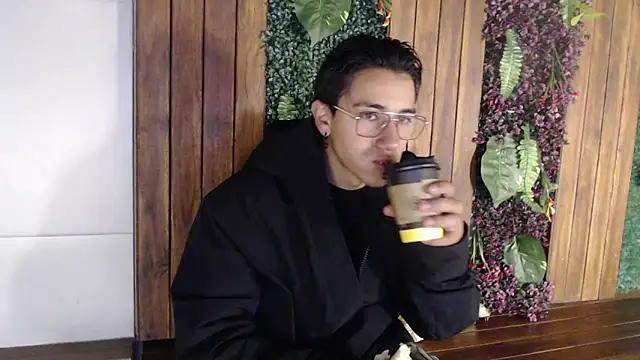 Andy Joy  online show from 10-28-25, 11:20