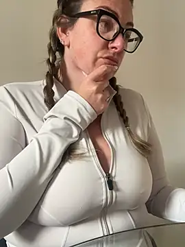 Miss Stassi online show from 06-04-26, 08:41