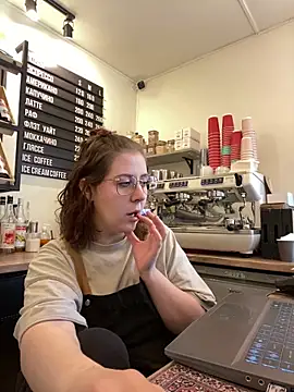 Snapshot of cinnabon_ chatting on 04-28-26, 09:35 cinnabon online show from 04-28-26, 09:35