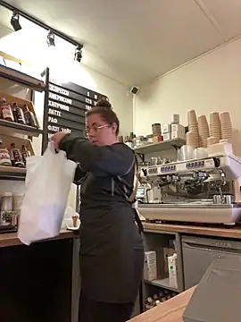 cinnabon  online show from 10-19-25, 01:58