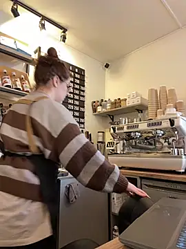 cinnabon  online show from 11-15-25, 09:46