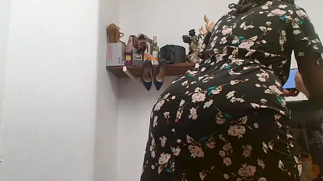 xTALLSEXYBUMx online show from 10-28-25, 05:56