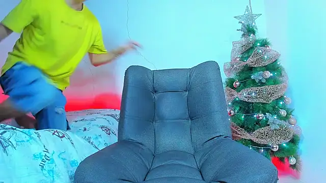 Snapshot of maxowens_oficial chatting on 12-24-24, 10:28 maxowens oficial online show from 12-24-24, 10:28