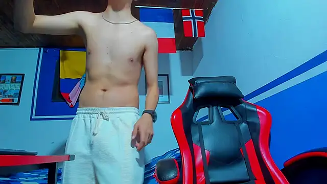 Snapshot of maxowens_oficial chatting on 02-27-26, 07:24 maxowens oficial online show from 02-27-26, 07:24