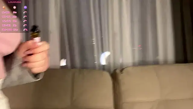 LindaFarmer online show from 12-21-25, 03:41