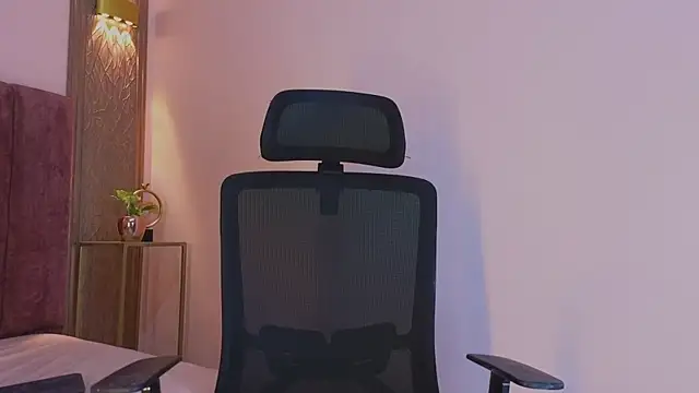 Snapshot of Emy_leon chatting on 11-11-25, 07:08 Emy leon online show from 11-11-25, 07:08