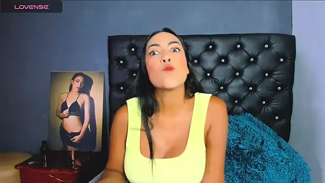 catalinamuss  online show from 06-11-26, 05:32