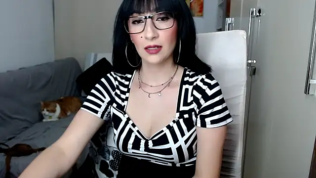 Snapshot of Laura-pervert chatting on 10-10-25, 01:17 Laura-pervert online show from 10-10-25, 01:17