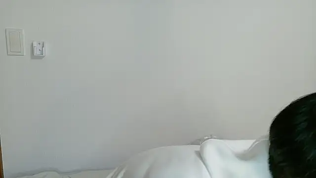 Snapshot of itsme_LEON chatting on 05-08-26, 01:04 itsme LEON online show from 05-08-26, 01:04