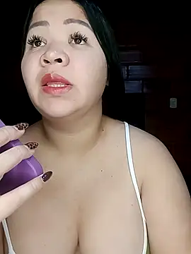 Snapshot of Chantal_lopez chatting on 10-15-25, 05:32 Chantal lopez online show from 10-15-25, 05:32