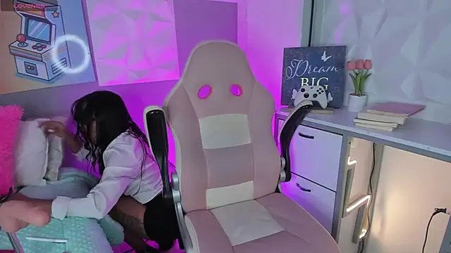 Amber villalobos  online show from 03-28-26, 02:23