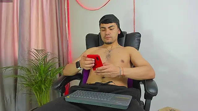 Snapshot of kalivan_voinesscu chatting on 10-07-25, 02:18 kalivan voinesscu online show from 10-07-25, 02:18