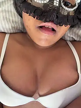 Bella Luna18 online show from 11-26-25, 07:25