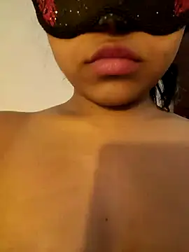 Snapshot of Bella_Luna18 chatting on 03-05-25, 05:08 Bella Luna18 online show from 03-05-25, 05:08