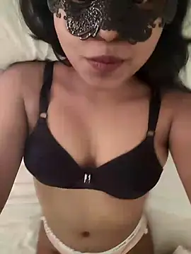 Snapshot of Bella_Luna18 chatting on 01-28-25, 03:46 Bella Luna18 online show from 01-28-25, 03:46